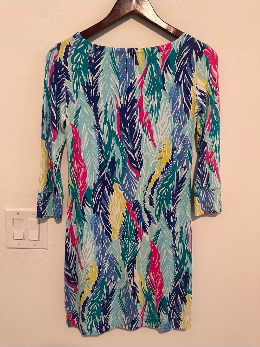 Lilly Pulitzer Feather Print Shift Dress 3/4 Sleeve Blue Pink Size XS - Picture 3 of 6